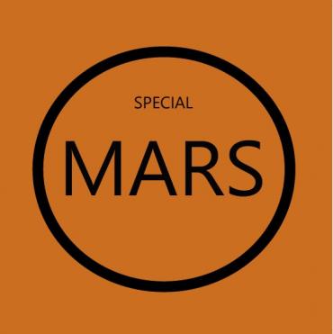 Hoesje van de Mars special: de woorden special MARS in een cirkel tegen een oranjebruine achtergrond