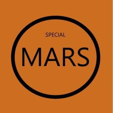Hoesje van de Mars special: de woorden special MARS in een cirkel tegen een oranjebruine achtergrond