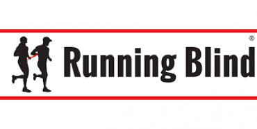 Logo Running Blind; links twee hardlopende silhouetten, daarnaast de woorden 'Running Blind'