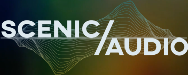 Logo Scenic Audio: de woorden 'Scenic' en 'Audio', gescheiden door een 'slash'. Op de achtergrond een audiowaveform, gevormd als twee bergen op een lijn, eentje boven, eentje onder. Dat alles tegen een achtergrond van kleuren. 