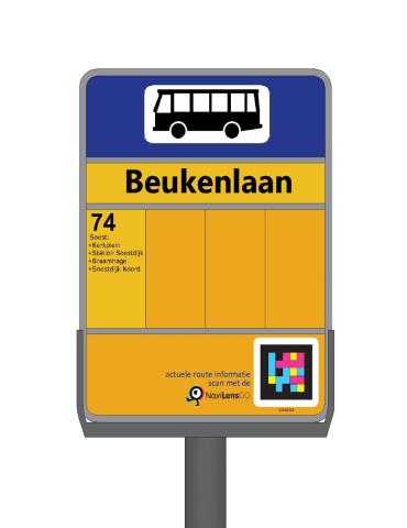 Haltebord van lijn 74. op het bord staat 'Beukenlaan', het lijnnummer, de afbeelding van een bus en een Navilens QR code