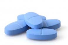 een hoopje blauwe pillen